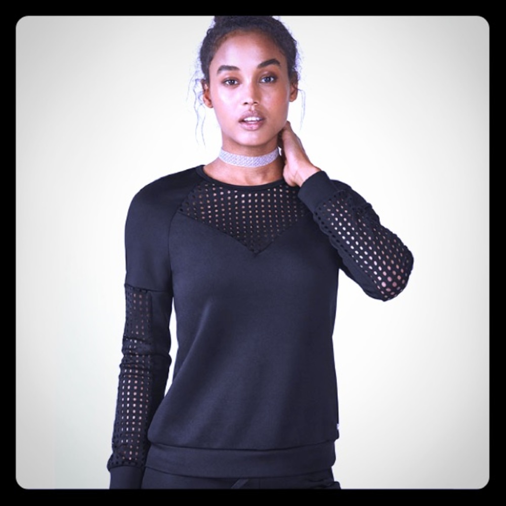 NWT Fabletics "Tilly" Black Sweatshirt Size Medium - Picture 1 of 8